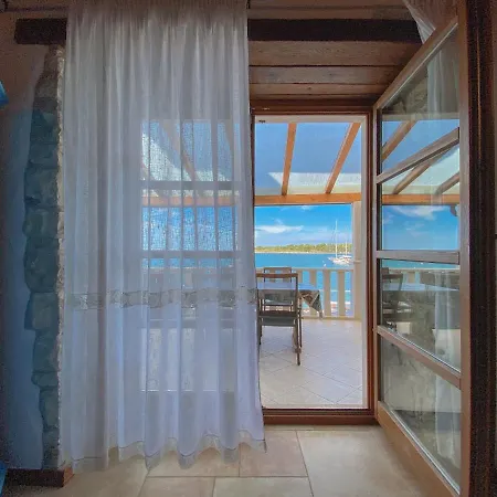 Laura * Novigrad (Istria)