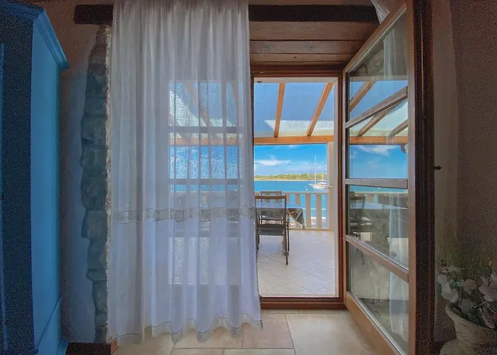 Laura * Novigrad Istria