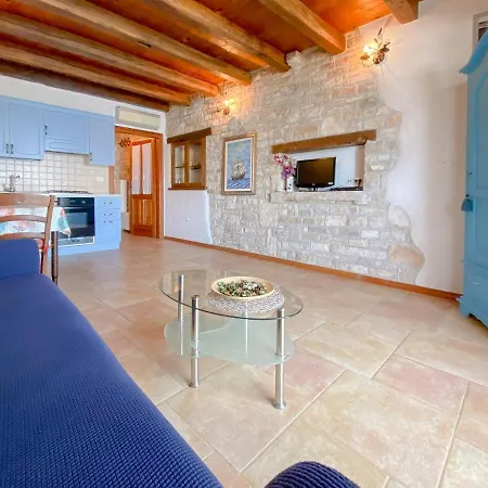 Laura * Novigrad Istria