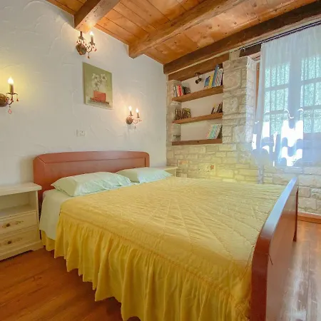 Διαμέρισμα Laura *